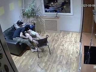 Use uma máscara e provoque na webcam para atrair um garoto de rua Para sexo gay. Ele ansiosamente chupa e recebe um grande galo, levando a intensa gay anal e pausas para fumar.